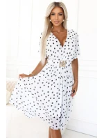 Smyslné černé šaty s obálkovým výstřihem a ozdobným páskem bílé model 21293246 - numoco basic