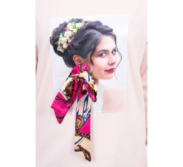 Halenka s grafickou a barevnou 3D mašlí pudrově růžová