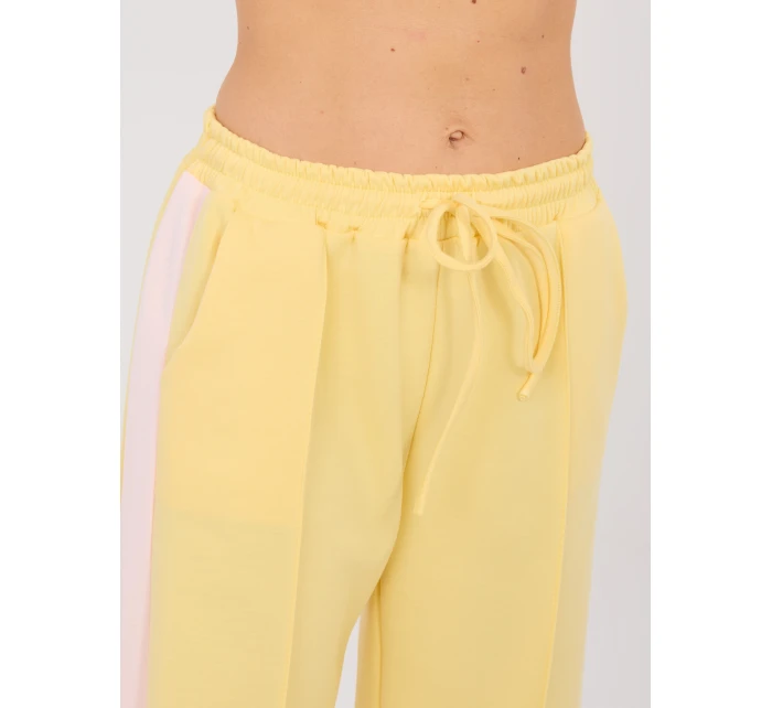 Sada IT KMPL 22211.31 světle žlutá Sada IT KMPL 22211.31 světle žlutá