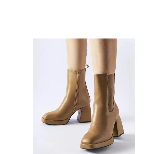 Boty na podpatku model 204732 Solea Boty na podpatku model 204732 Solea