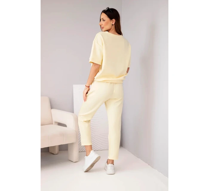 Dámský viskózový komplet s krátkým rukávem a kalhotami s ohrnutým spodním lemem žlutý