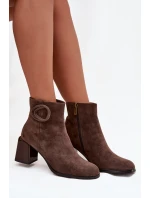 Dámské zateplené kotníkové botky z semiše na sloupku s ozdobným detailem – hnědé Artiker Dámské zateplené kotníkové botky z semiše na sloupku s ozdobným detailem – hnědé Artiker