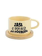 ZASE O DEN BLÍŽ DO DŮCHODU - žlutý hrníček makronka 200 ml