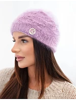 Plyšová dámská čepice s ozdobným emblémem světle fialová Plyšová dámská čepice s ozdobným emblémem světle fialová