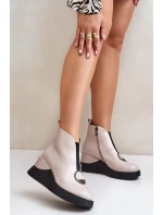 Lakované Kotníkové Boty Na Klínku Zateplené D&A Béžové Lakované Kotníkové Boty Na Klínku Zateplené D&A Béžové