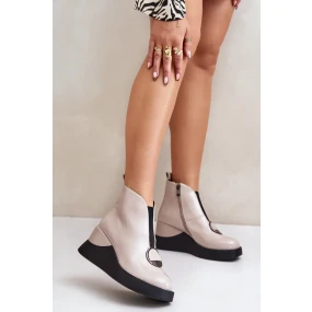 Lakované Kotníkové Boty Na Klínku Zateplené D&A Béžové Lakované Kotníkové Boty Na Klínku Zateplené D&A Béžové