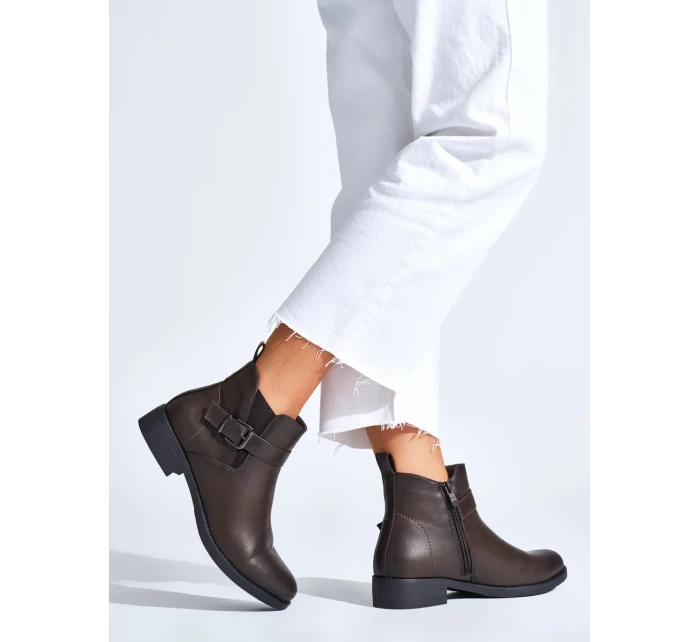 Trendy kotníčkové boty dámské hnědé na plochém podpatku Trendy kotníčkové boty dámské hnědé na plochém podpatku
