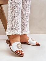 Kožené Pantofle S Dekorací Na Plochém Podpatku Bílé Zazoo 3047/O