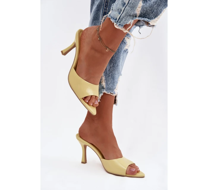 Lakované dámské nazouváky na podpatku Žluté Lirissa Lakované dámské nazouváky na podpatku Žluté Lirissa