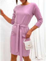 Klasické růžové šaty s páskem pro zavazování model 19764289 - Moon
