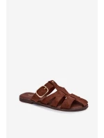 Dámské nazouváky na ploché podrážce s pásky a zlatou sponou Bežové model 22032105 - Boto