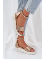 Lehké Sandály Na Platformě A Klínu Zlaté model 21684669 - Boto Lehké Sandály Na Platformě A Klínu Zlaté model 21684669 - Boto