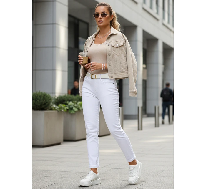 Dámské džíny mom fit s vysokým pasem a páskem bílé FashionStreet UY2924