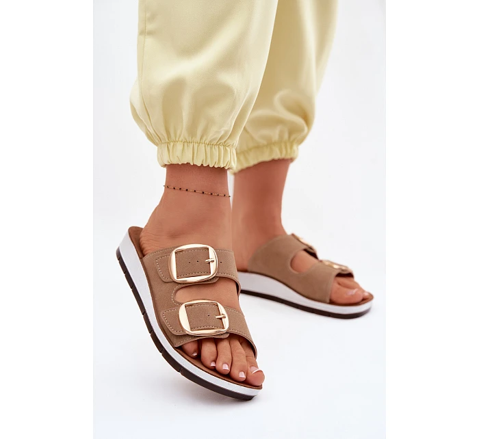 Dámské pantofle se zlatými sponami model 22094931 světle hnědé - Inblu Dámské pantofle se zlatými sponami model 22094931 světle hnědé - Inblu