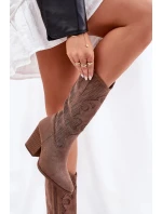 Dámské perforované kozačky ve stylu kovbojek na sloupkovém podpatku S.Barski – hnědé, eko kůže Dámské perforované kozačky ve stylu kovbojek na sloupkovém podpatku S.Barski – hnědé, eko kůže