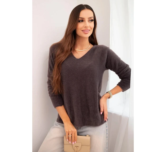 Dámský svetr z měkké pleteniny s V výstřihem hnědý