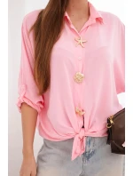 Dámská košile s model 22018646 ozdobnými knoflíky a límcem cukrově růžová - K-Fashion