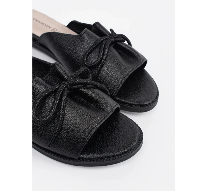 Luxusní dámské černé  nazouváky na plochém podpatku