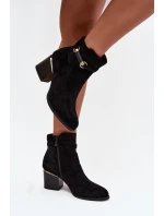 Dámské zimní kozačky na podpatku s ozdobným páskem Černé model 21711606 - Boto