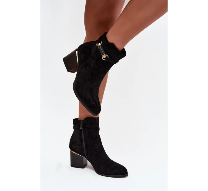 Dámské zimní kozačky na podpatku s ozdobným páskem Černé model 21711606 - Boto