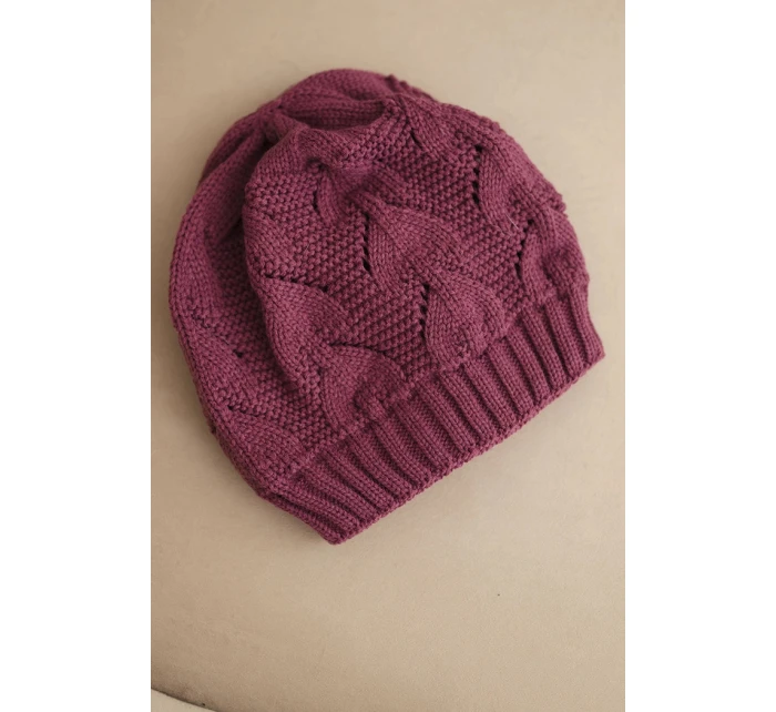 Dámská zimní čepice s vlnou a strukturální tkaninou K432 tmavě fialová Dámská zimní čepice s vlnou a strukturální tkaninou K432 tmavě fialová
