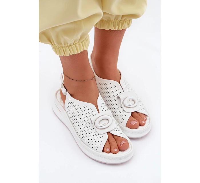 Kožené dámské sandály s ozdobným detailem bílé Deliva