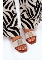 Elegantní Dámské Pantofle S Dekorací Na Plochém Podpatku Camel model 21685553 - Boto Elegantní Dámské Pantofle S Dekorací Na Plochém Podpatku Camel model 21685553 - Boto