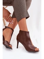 Dámské sandály na podpatku čokoládové model 22037742 - Boto