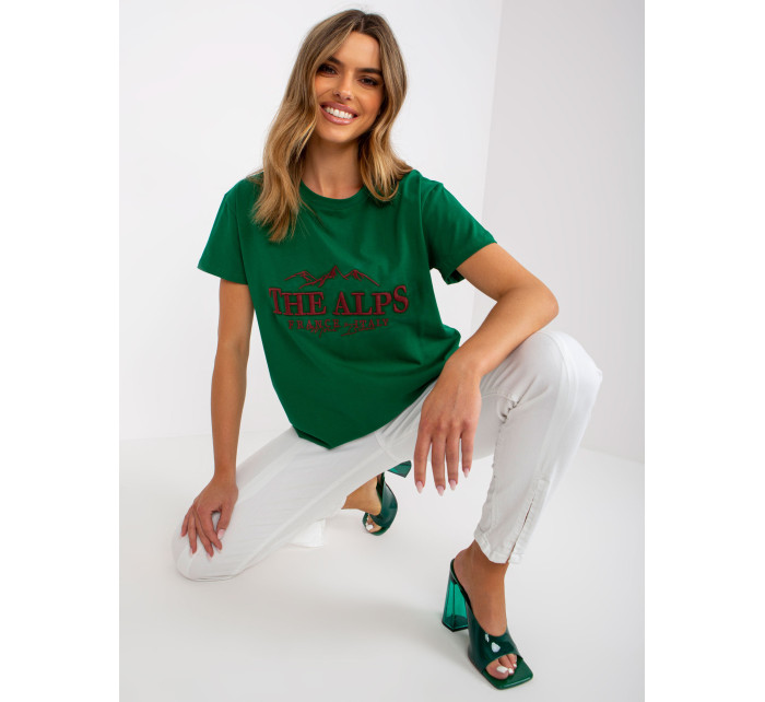 Zelené a béžové tričko volného střihu s nášivkami