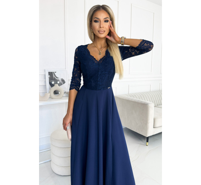 Tmavě modré elegantní dámské dlouhé krajkové šaty s výstřihem model 18012873 - numoco