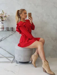 Šaty se svislými volány červené