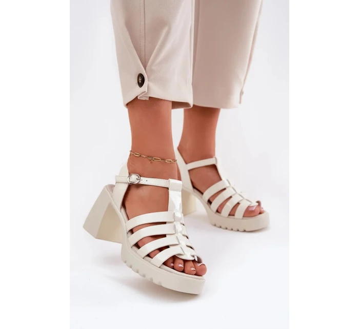 Dámské lakované kožené sandály na sloupku - světle béžové Vinceza Dámské lakované kožené sandály na sloupku - světle béžové Vinceza