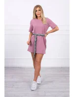 Šaty s ozdobným páskem tmavě růžové
