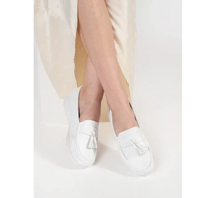 Krásné  mokasíny bílé dámské na klínku