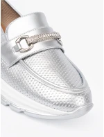 Krásné dámské stříbrné mokasíny platforma Krásné dámské stříbrné mokasíny platforma