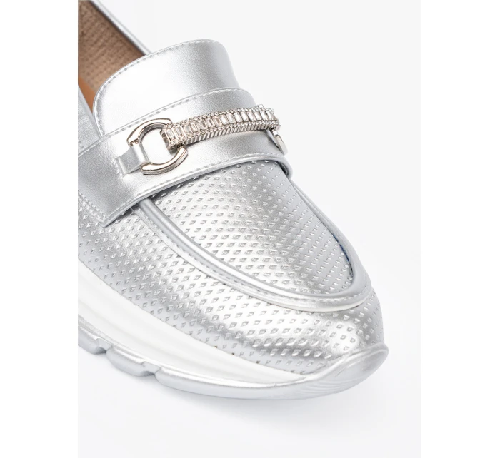 Krásné dámské stříbrné mokasíny platforma Krásné dámské stříbrné mokasíny platforma