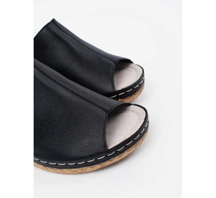 Praktické  nazouváky dámské černé na klínku