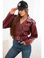 Dámská krátká bunda z eko kůže s páskem a límcem bordová
