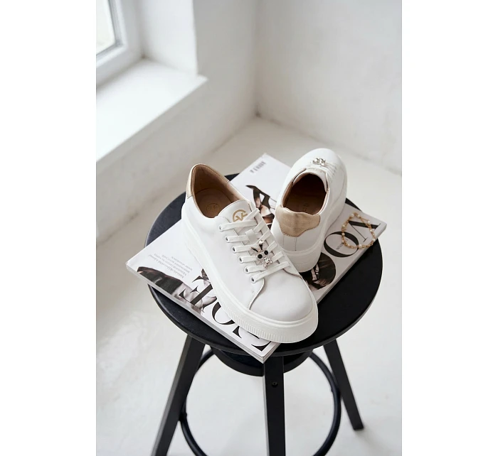 Kožené dámské tenisky na platformě s přezkou Vinceza 39973 Bílé Kožené dámské tenisky na platformě s přezkou Vinceza 39973 Bílé