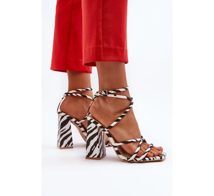 Módní bílé a černé sandály na vysokém podpatku Josette