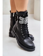 Zateplené pracovní boty s ozdobným pásem a přezkami černé model 21675949 - Boto Zateplené pracovní boty s ozdobným pásem a přezkami černé model 21675949 - Boto