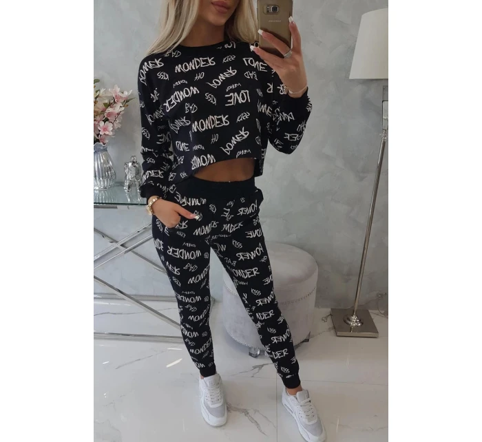 Sada s černými nápisy Sada s černými nápisy