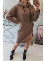 Šaty s kapucí a bočním rozparkem mocca