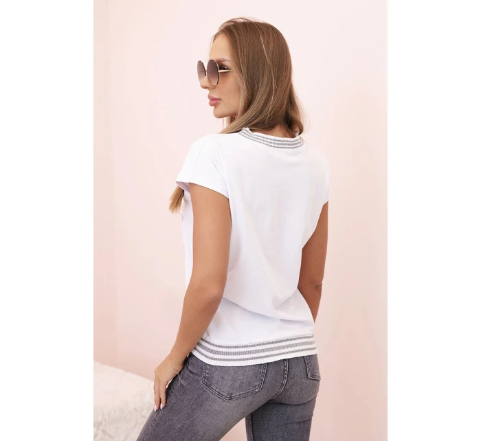 Dámská bavlněná blůza s výstřihem do V a potiskem bílá Dámská bavlněná blůza s výstřihem do V a potiskem bílá