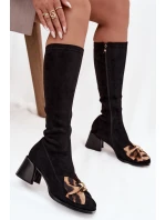 Dámské kozačky na klínku s ozdobnou mašlí model 21718438 Černé - D&A Dámské kozačky na klínku s ozdobnou mašlí model 21718438 Černé - D&A