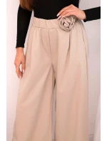 Dámské elegantní kalhoty s širokou nohavicí a ozdobným květem béžové Dámské elegantní kalhoty s širokou nohavicí a ozdobným květem béžové