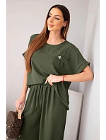 Dámský komplet z viskózy s ozdobným květem a širokými kalhotami tmavé khaki Dámský komplet z viskózy s ozdobným květem a širokými kalhotami tmavé khaki