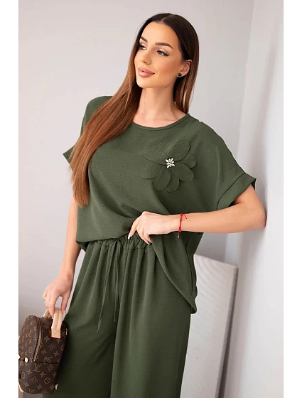 Dámský komplet z viskózy s ozdobným květem a širokými kalhotami tmavé khaki