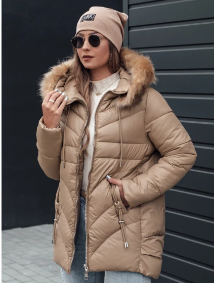 Dámská zimní bunda prošívaná s kapucí béžová model 21981009 - Dstreet Dámská zimní bunda prošívaná s kapucí béžová model 21981009 - Dstreet
