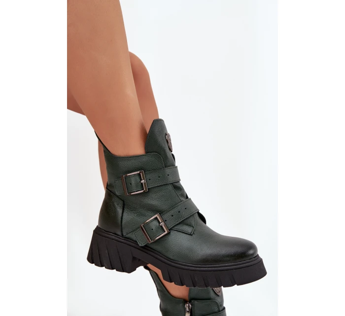 Kožené zateplené dámské boty s přezkami a ozdobným detailem Zazoo 60482 tmavě zelené